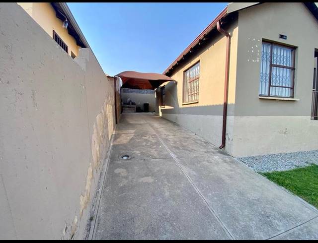 2 BEDROOM HOUSE FOR SALE IN FLEURHOF